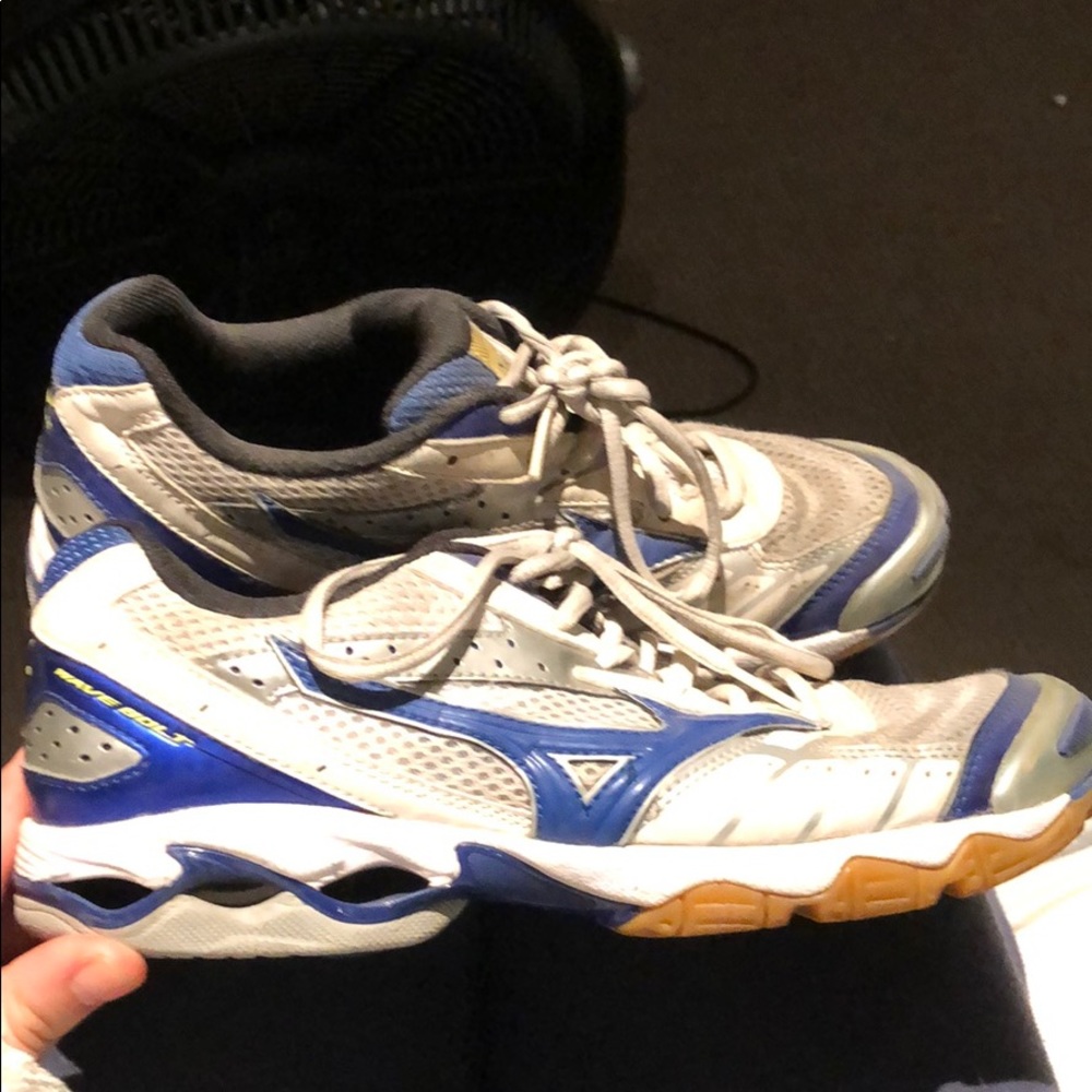 Mizuno volleyball shoes. Blue and white